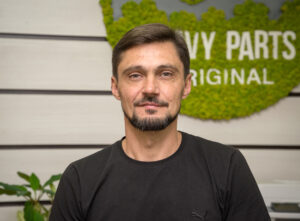 Назар - менеджер з продажу Heavy Parts