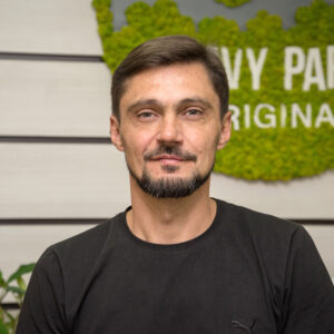 Назар - менеджер з продажу Heavy Parts